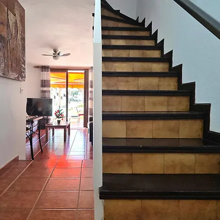 Stylish Duplex In Parque Santiago Ii 아파트 *