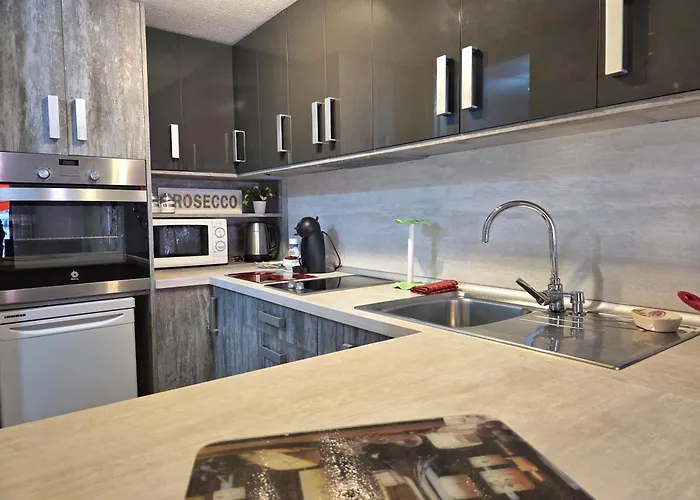 Stylish Duplex In Parque Santiago Ii 公寓